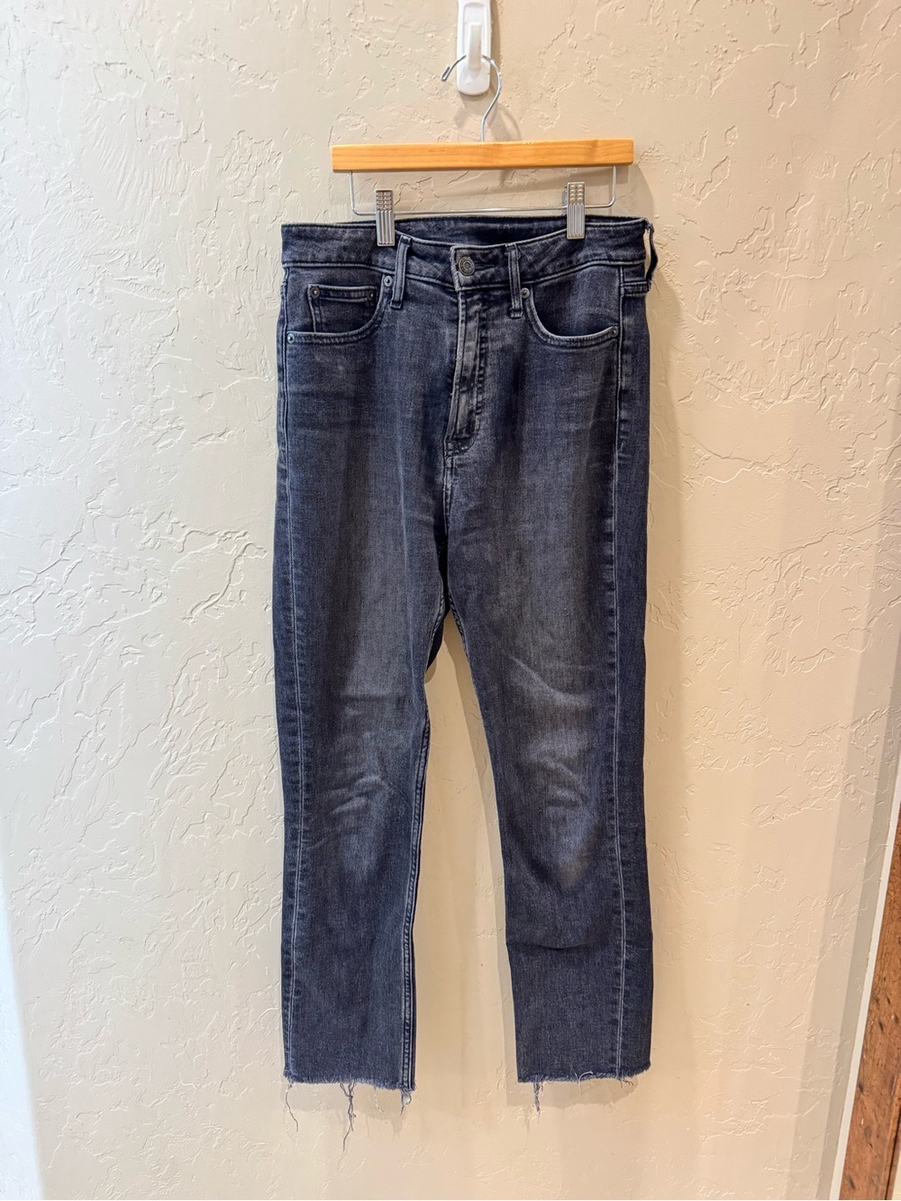 Gap Women’s Dark Wash Straight-Leg Jeans - faded black